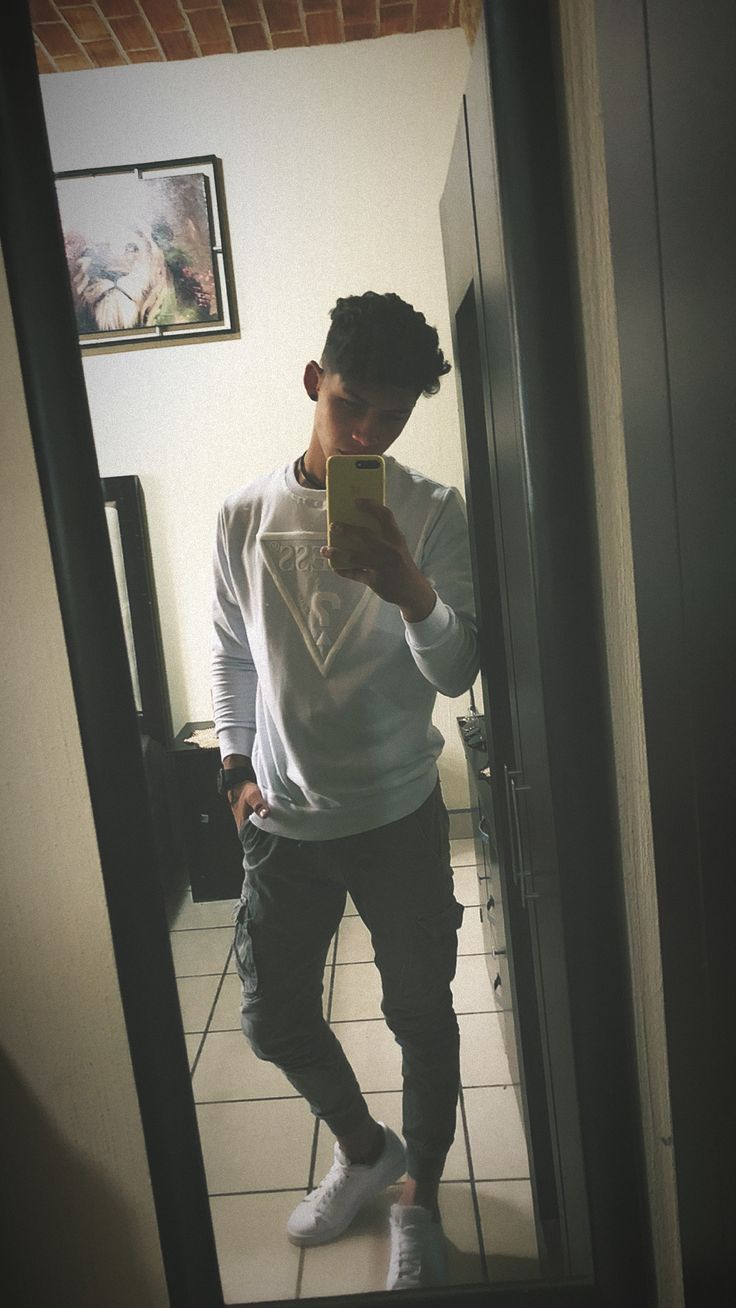 <em>Carlos Miguel L. </em>